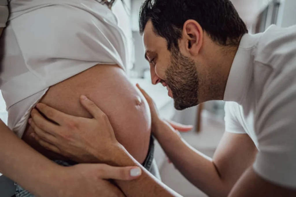 Haptonomie pour les papas à Cugnaux près de Toulouse, trouver sa place dès la grossesse et créer du lien avec bébé