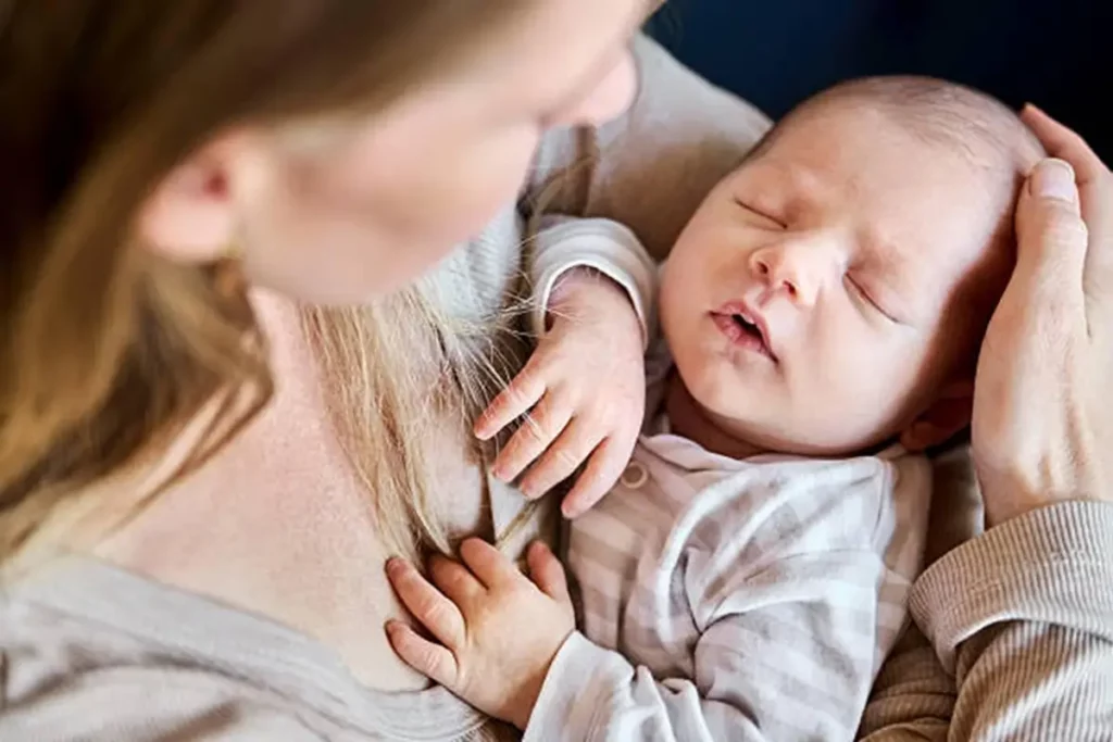 Haptonomie postnatale à Cugnaux près de Toulouse, aider le bébé à s’endormir en douceur et renforcer sa sécurité affective
